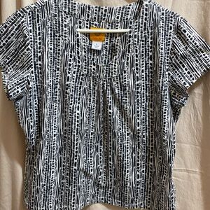 Woman’s Ruby Rd L Black & White Shirt Sleeve shirt